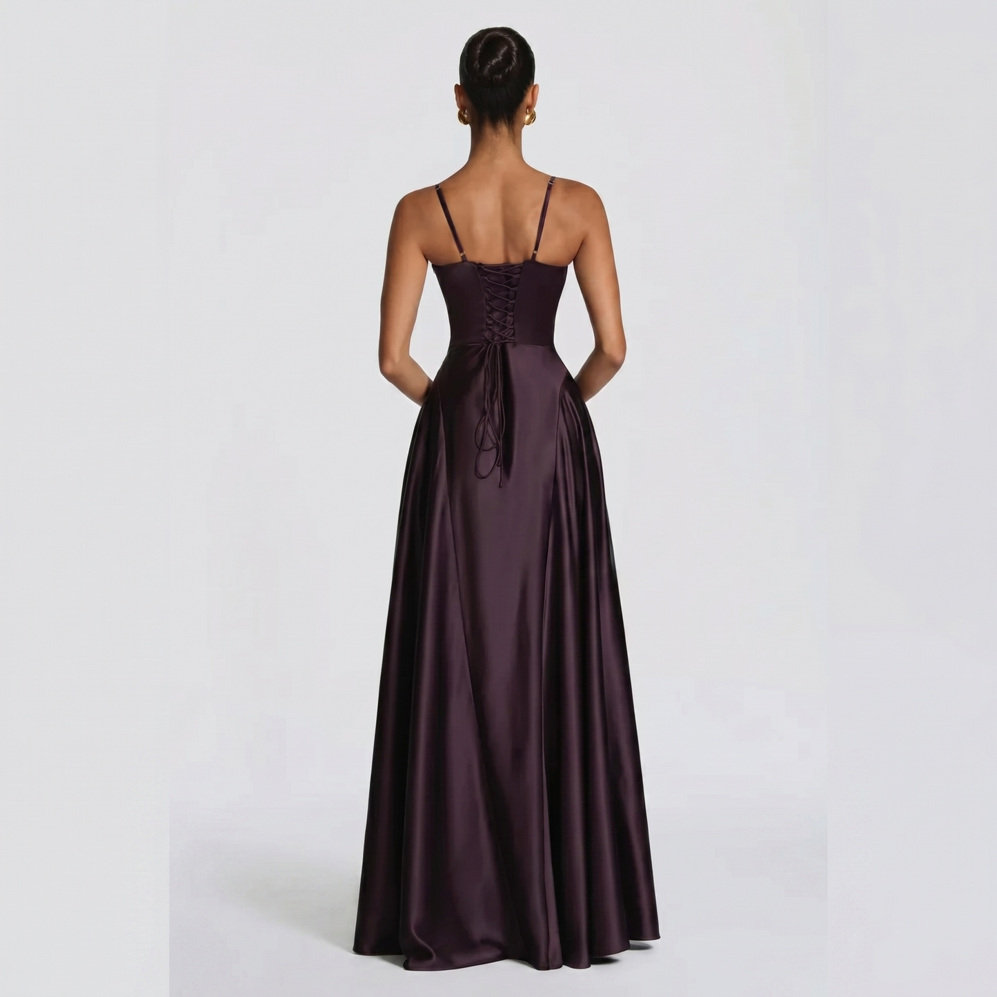 Asterin-Maxikleid mit schmalen Trägern und Schnürung am Rücken