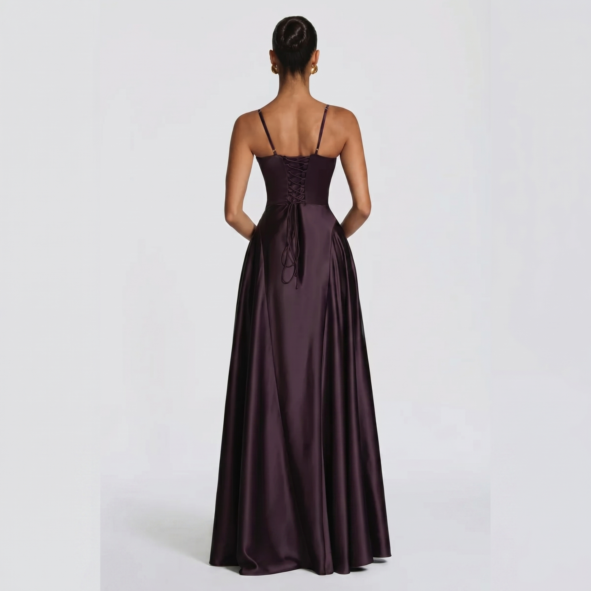 Asterin-Maxikleid mit schmalen Trägern und Schnürung am Rücken