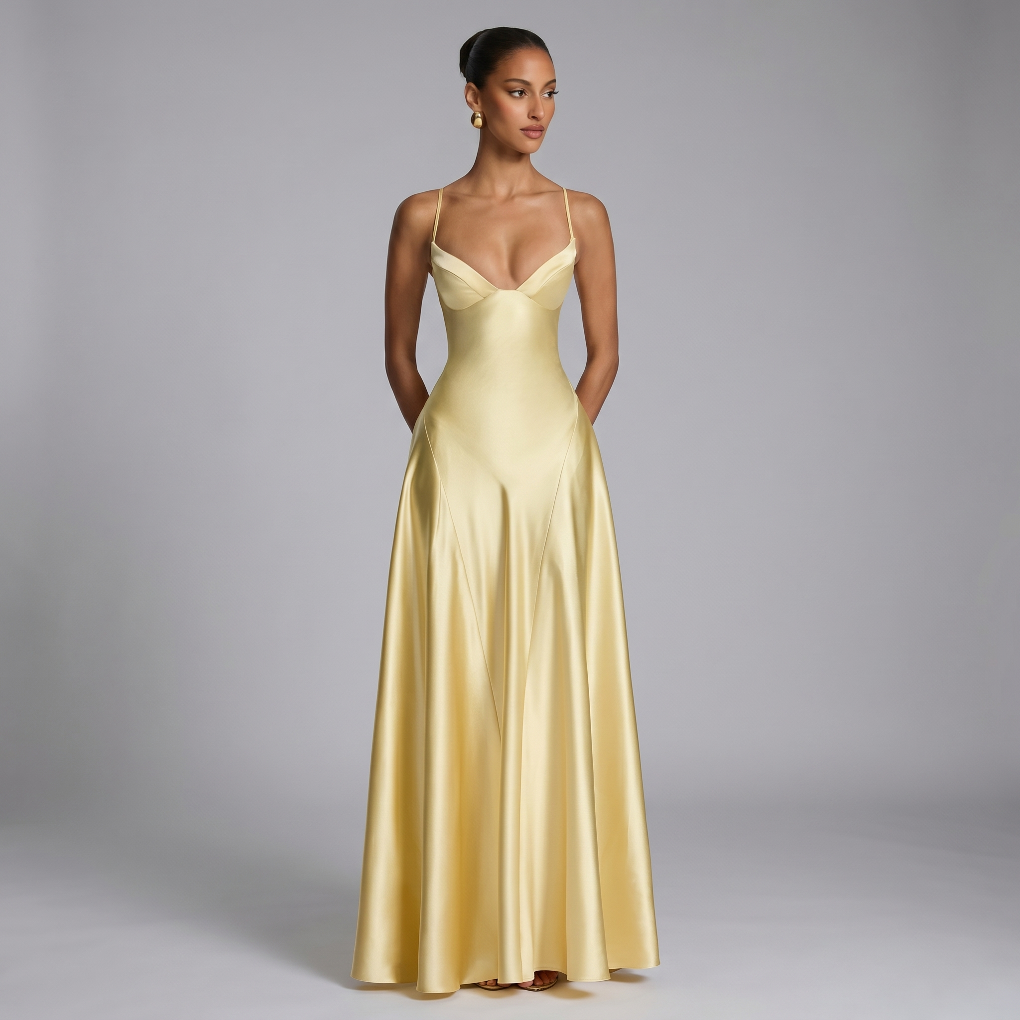 Asterin-Maxikleid mit schmalen Trägern und Schnürung am Rücken