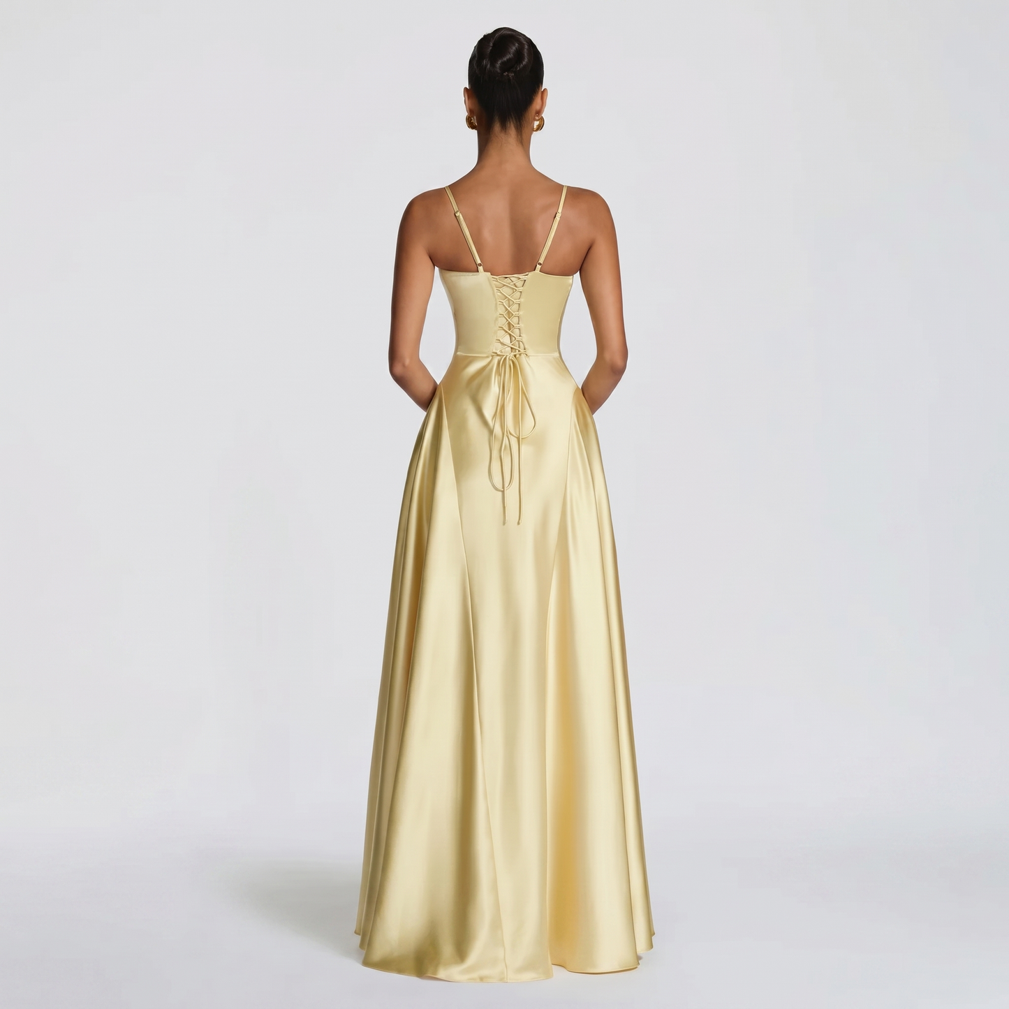 Asterin-Maxikleid mit schmalen Trägern und Schnürung am Rücken