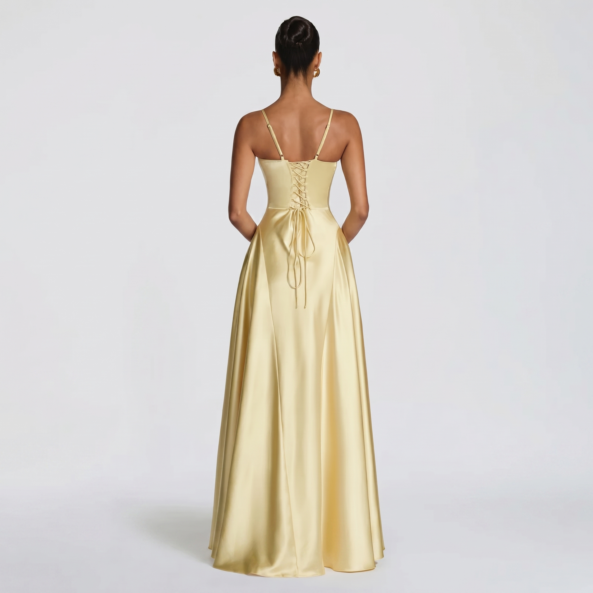 Asterin-Maxikleid mit schmalen Trägern und Schnürung am Rücken