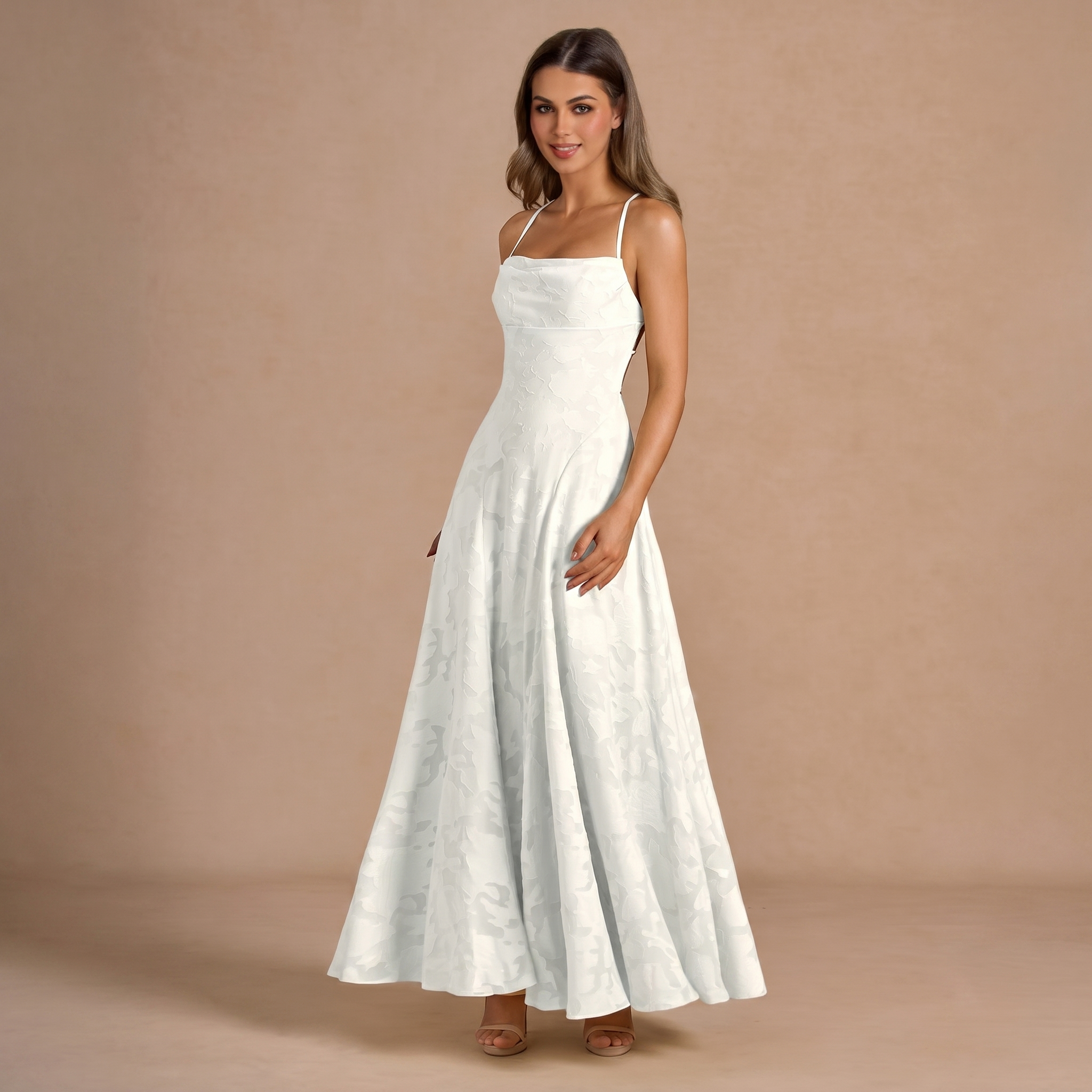 Langes Jacquard-Kleid – schmale Träger und Schnürung am Rücken