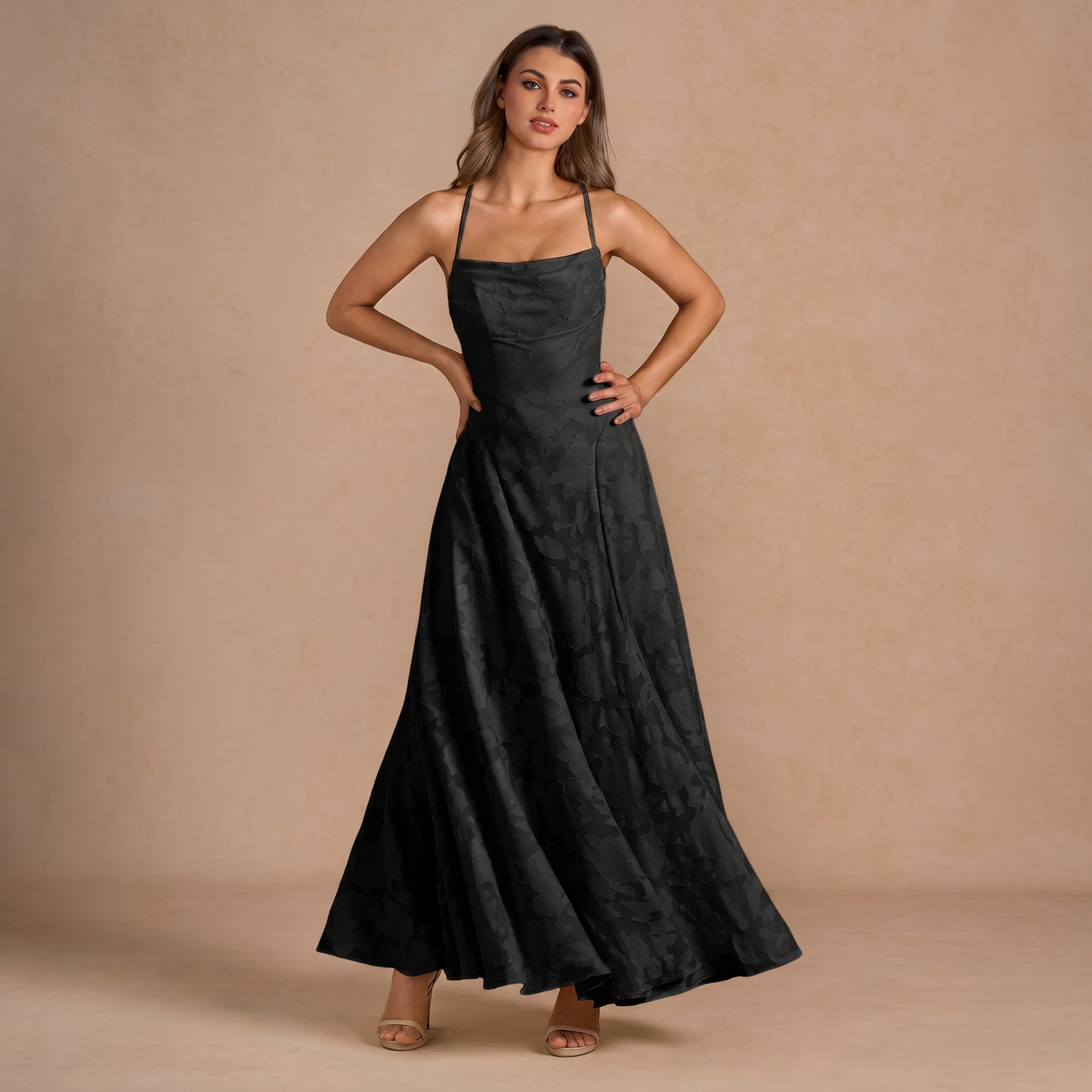 Langes Jacquard-Kleid – schmale Träger und Schnürung am Rücken